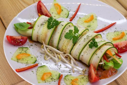 Zucchini - bok choy - ruller med spirer
