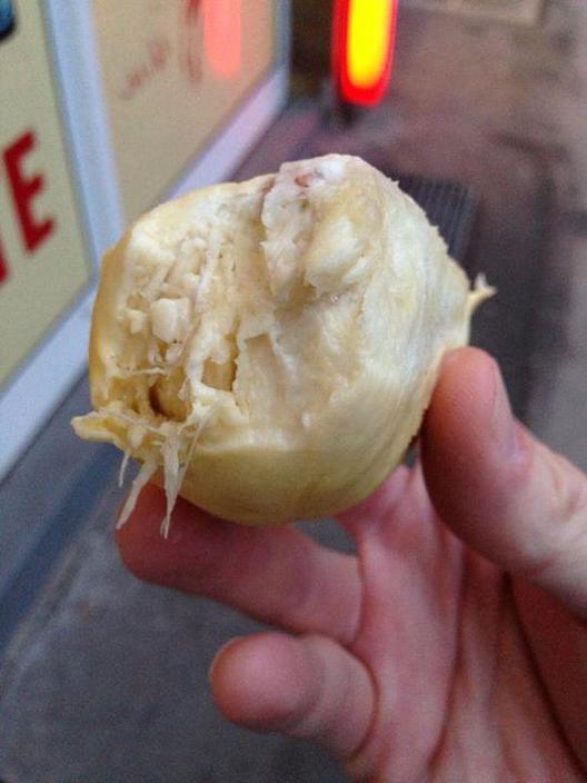 Jeg havde netop min første durian frugt! Det er helt noget. :)