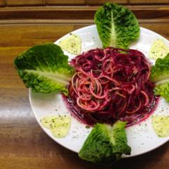 Lyserød zucchini - roer - nudler