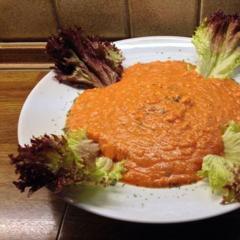 Lækker suppe lavet af nektariner, havtorn, selleri, sød rød peber og lidt af kokos kød med stykker af daikon radise og gulerødder i det. Dejlig. ❤️