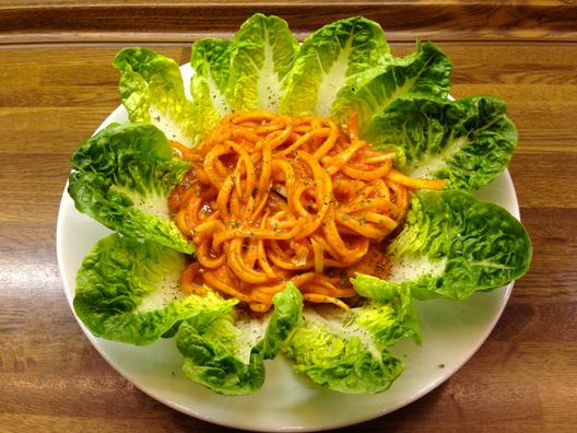 Radise - "Udon" - nudler med mango - peber - dates - sauce
