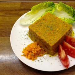 Hokkaido - pumpkin on kiwi - date - cream