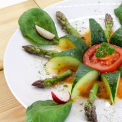 Gurka blomma med sparris tips om ananas grädde