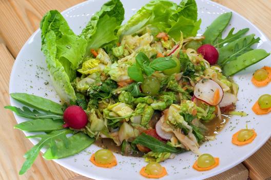 Æble - grape - salat med basilikum