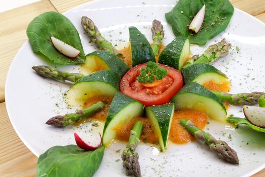 Gurka blomma med sparris tips om ananas grädde