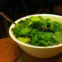 En stor, glad salat. :)