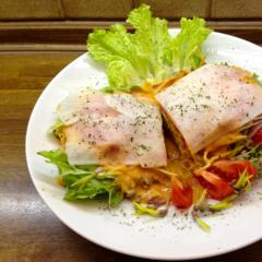 Radish - sprouts - "lasagna" with orange - date - sauce