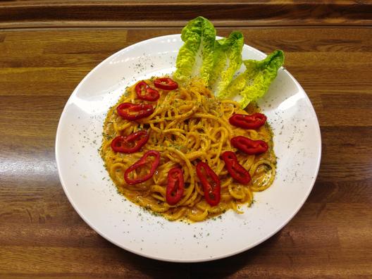 Radise - "pasta" med kiwi - appelsin - sauce
