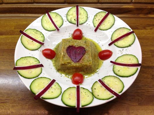Knoldselleri på kiwi - date - creme med en roer-ing hjerte