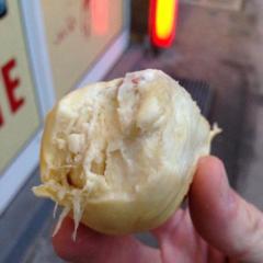 Jeg havde netop min første durian frugt! Det er helt noget. :)
