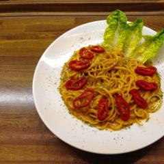 Radise - "pasta" med kiwi - appelsin - sauce