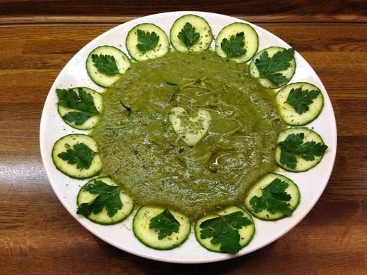 Grøn kiwi - agurk - persille suppe